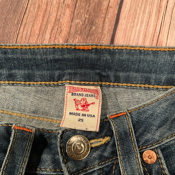 True Religion Slim Straight jeans size 25
Inseam 33-34”
98% cotton 2% Spandex - Picture 6 of 11